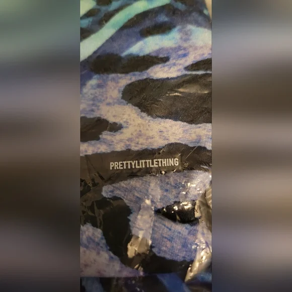 PrettyLittleThing- Blue Animal Print Pme Shoulder Cut Out Swimsuit - Picture 5 of 5